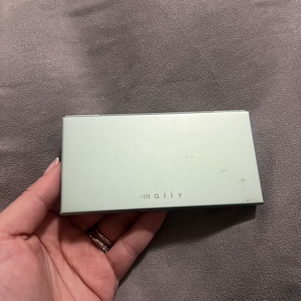 Mally Taupe Eyelift Shadow Kit - Picture 2 of 3